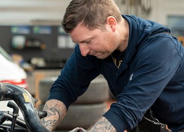 Servicemitarbeiter bei der Arbeit